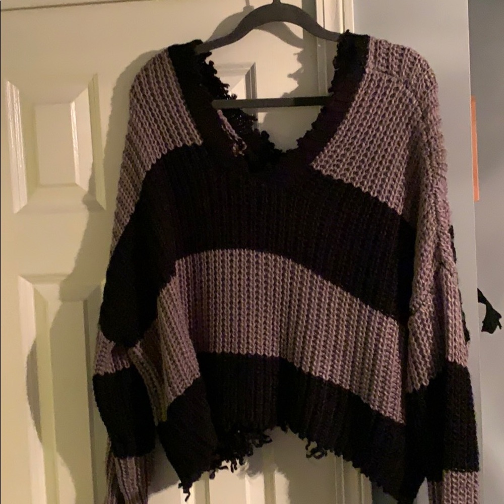 Frayed V-Neck sweater